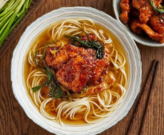 葱烤大排面 Braised pork chop noodle